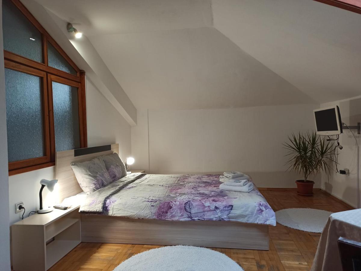 Guest House Ganovi Kalofer Buitenkant foto